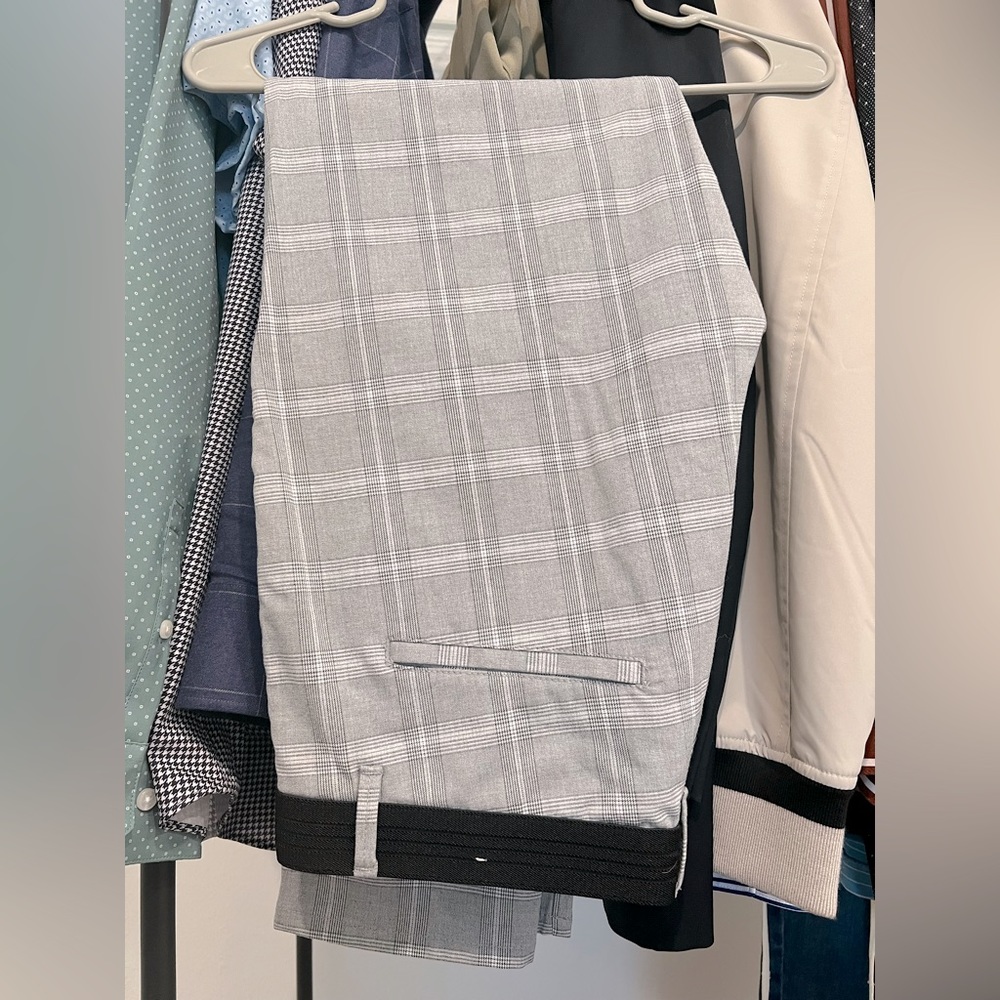 Zara men’s pants, slim cut size L, great fit. Comfortable and very attractive